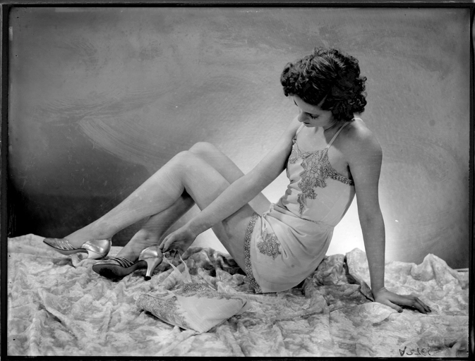 Full length portrait of a model for Dormer Beck Advertising wearing Silknit lingerie 1940s