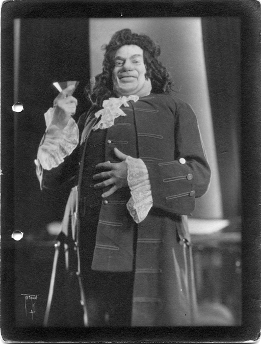 Zante Wood as Samuel Pepys in the Auckland Little Theatre Society production of 'And So To Bed'