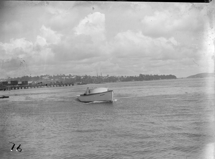 Motor boat 'Selwyn' on the upper Waitemata Harbour?