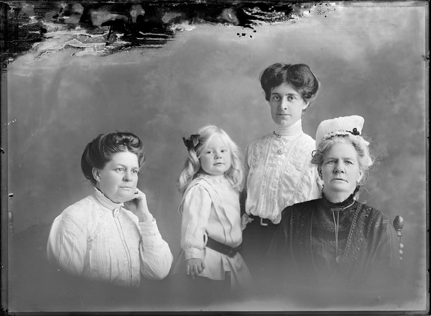Wooller group 1911