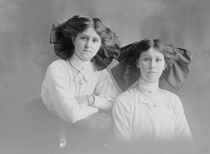 Misses Hamilton 1911