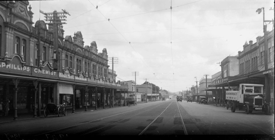 Looking south west along Great North Road...1925