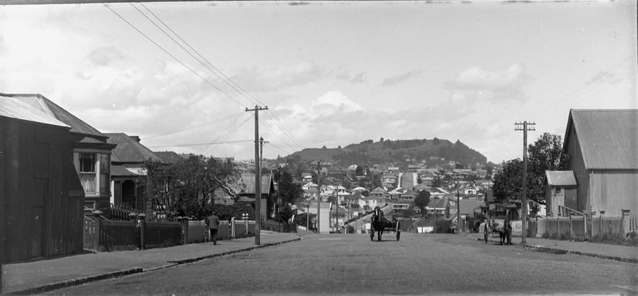 Looking south down Gundry Street...1924