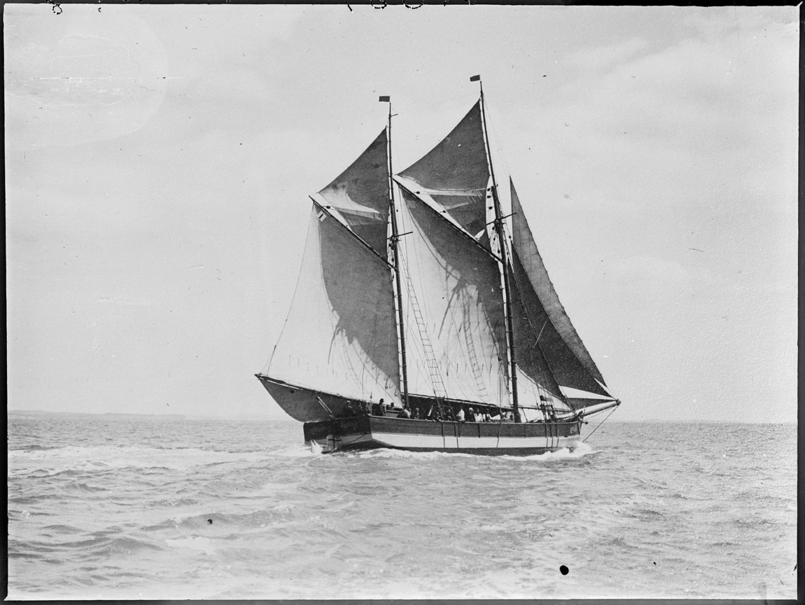 Ketch scow 'Vixen' during the Auckland Anniversary Regatta...29 Jan 1917