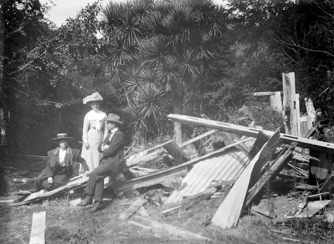 The ruins of the Minister's house, Wairoa 1902