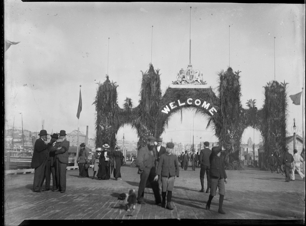 Landing Arch on Queen Street Wharf... 1901