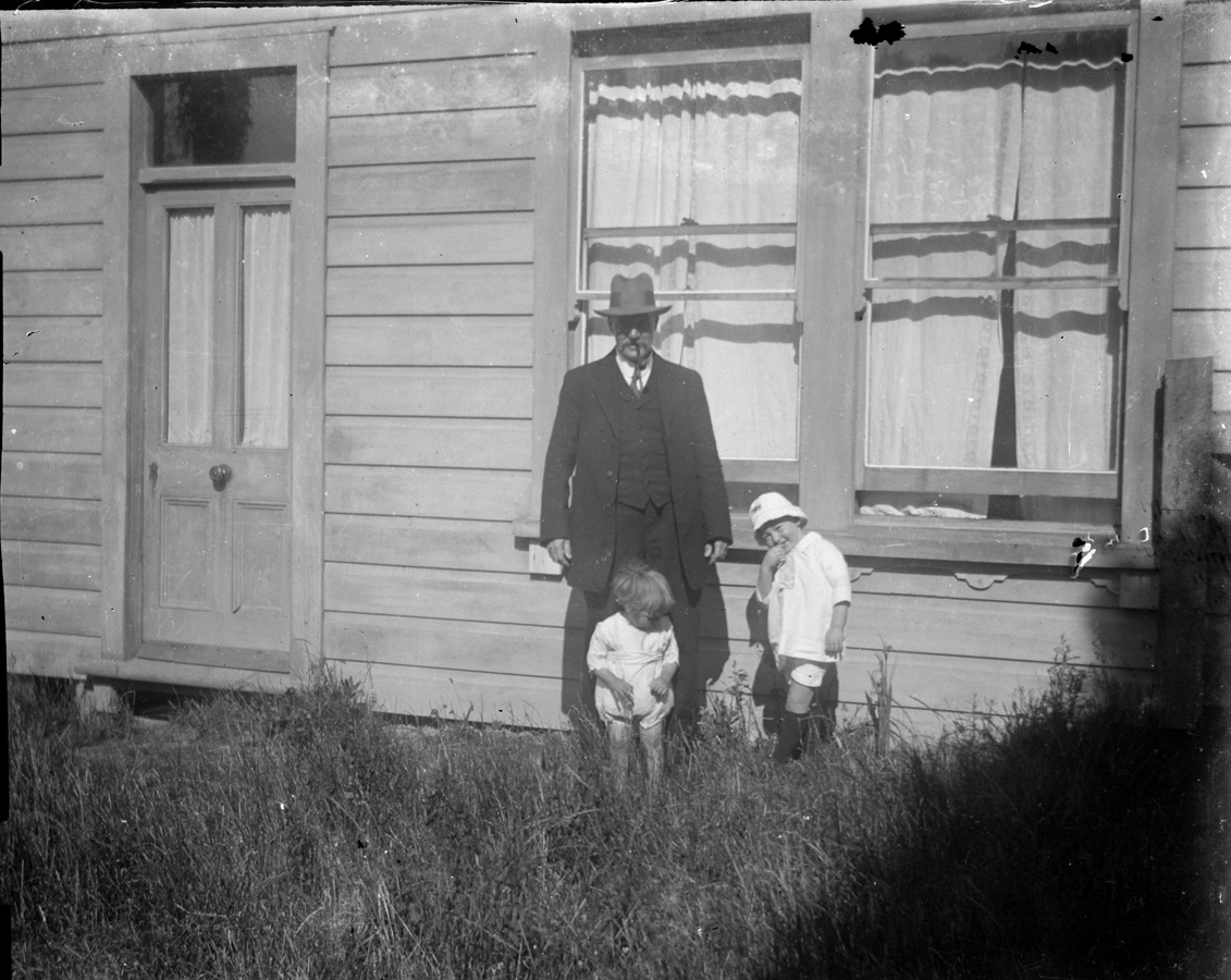 Chum, Alfred and Florrie Hallworth