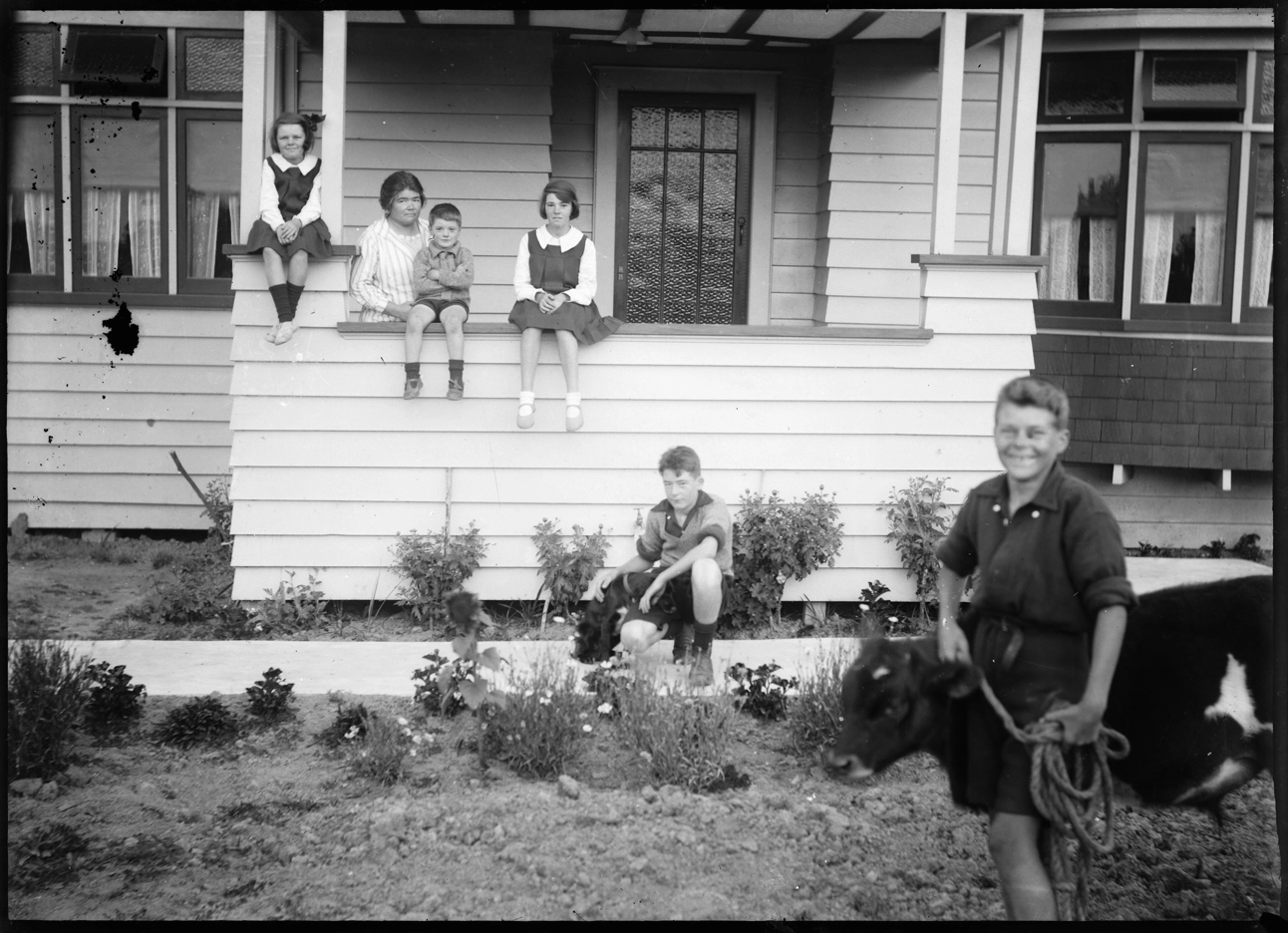 Hallworth family, Wedwood Avenue, Mangere