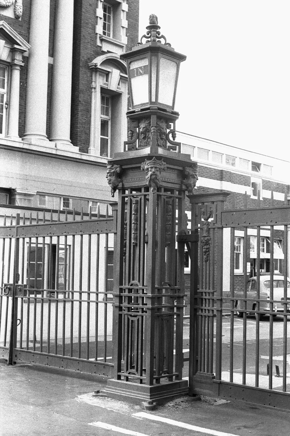 Entrance to Queens Wharf