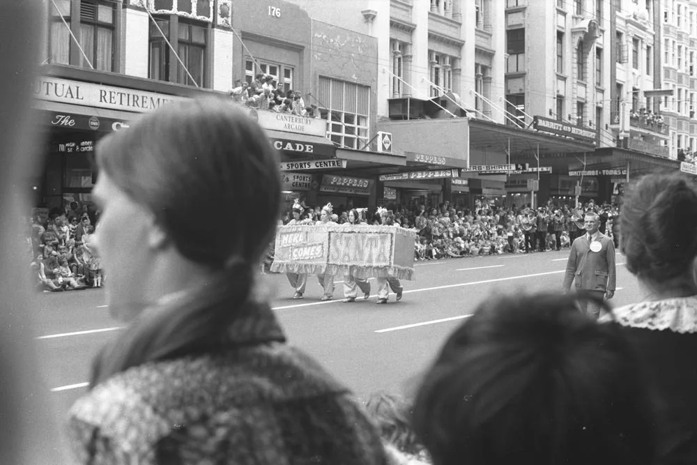 Here comes Santa, 1972 Farmers Santa Parade