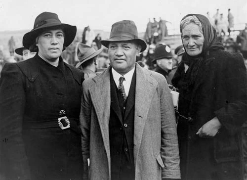 Relatives of Te Moananui-a-Kiwa Ngarimu