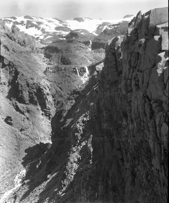 Looking past Meads Wall rock pinnacle and up Wa... (1221/1270)