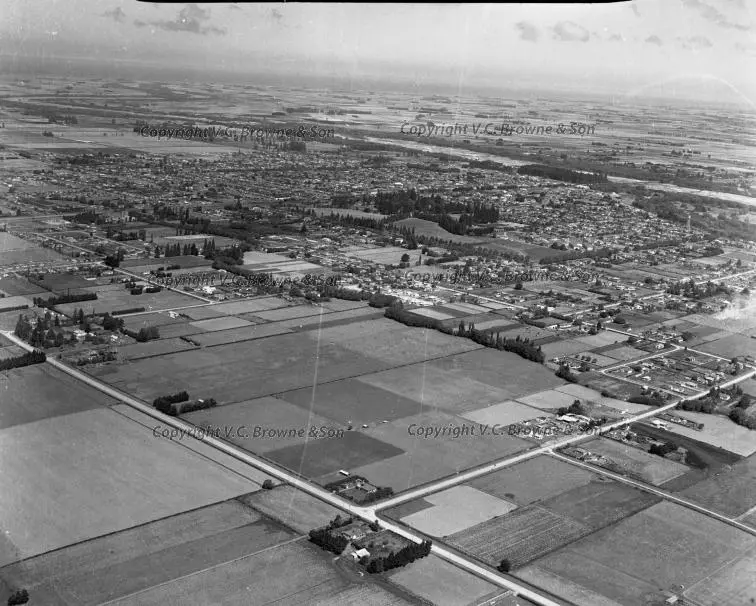Looking south over Ashburton to Hakatere/Ashbur... (1297/1317)