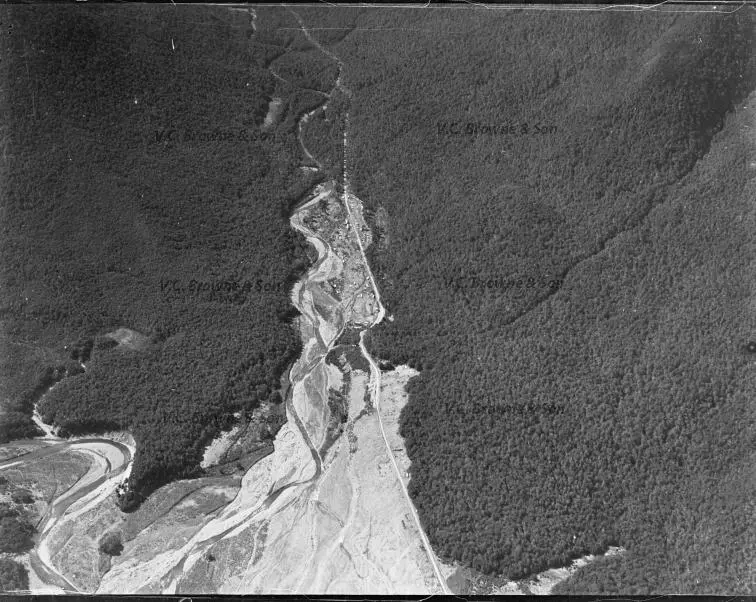 Looking up Lewis Pass Rd. (sh7) from confluence... (PB0603/7)