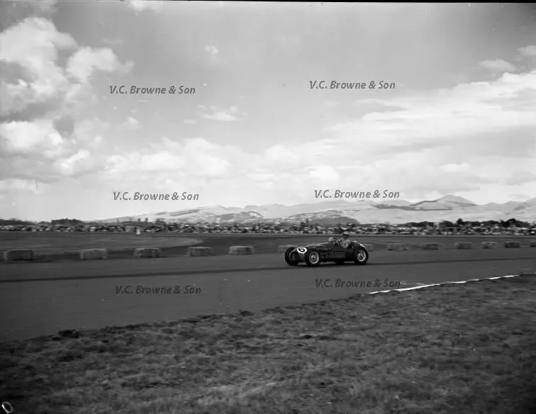 Wigram car races (PB1501/6)