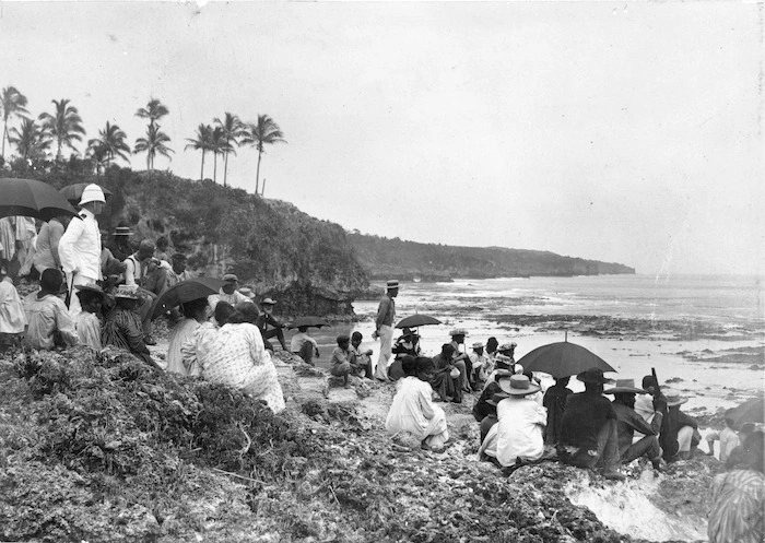Ross, Malcolm, 1862-1930 :[Niuean people awaiting the decision of the Ariki on annexation]