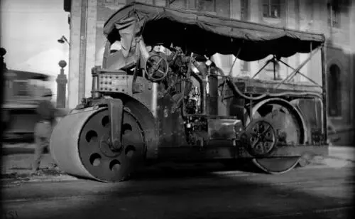 Customhouse Quay, Steam Roller used for top coat bitumen roading