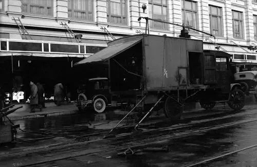 Lambton Quay, mobile Welding Truck