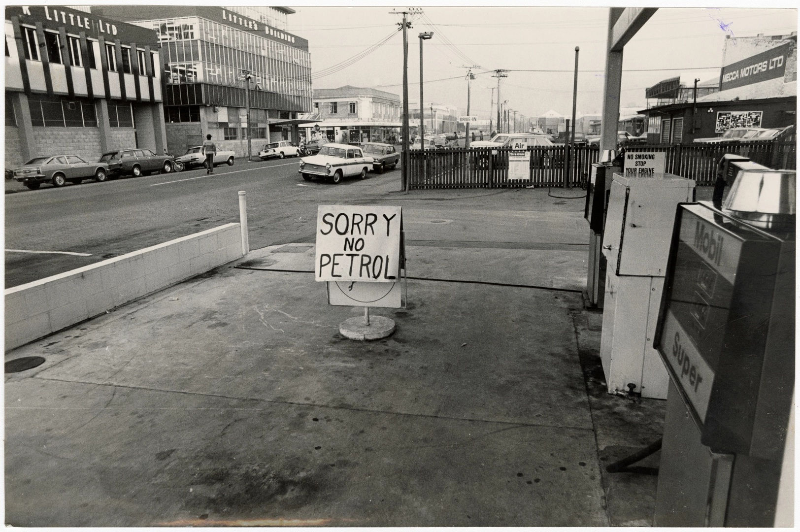 No petrol sign at Mecca Motors