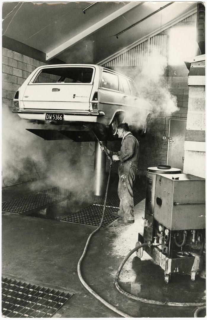 Steam cleaning room