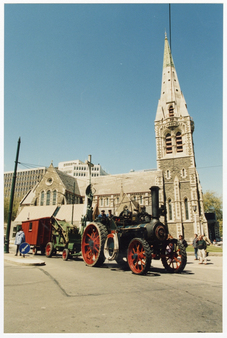 Traction engine outside ChristChurch Cathedral