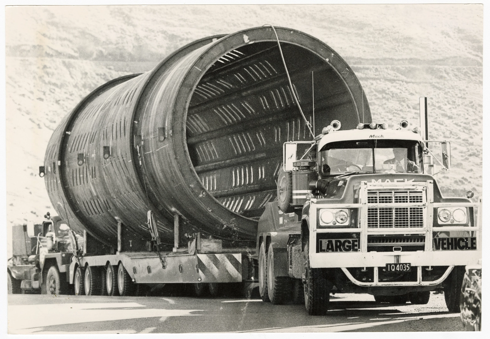 Debarker drum transportation