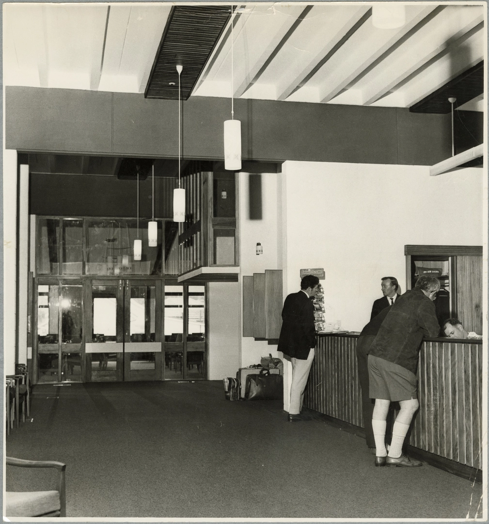 Avon Motor Lodge reception area