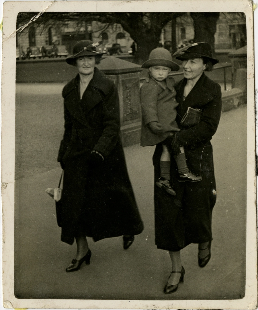 Alice Todd with Venis and Merle Olin