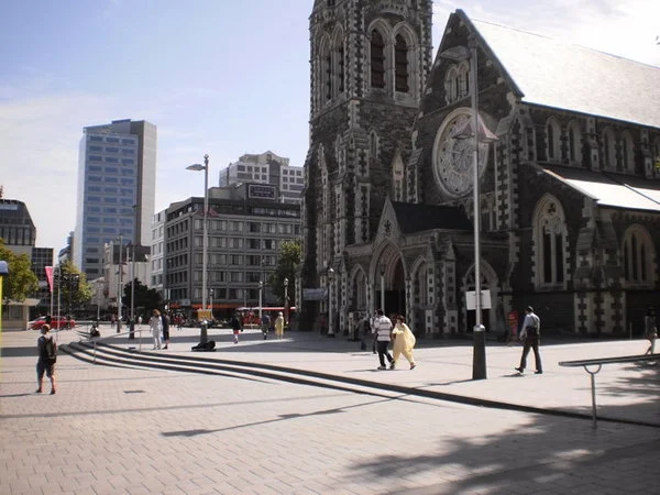 ChristChurch Cathedral towards Camelot Hotel