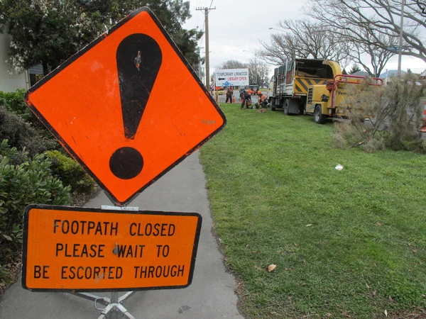 'Footpath closed” sign, Linwood Avenue