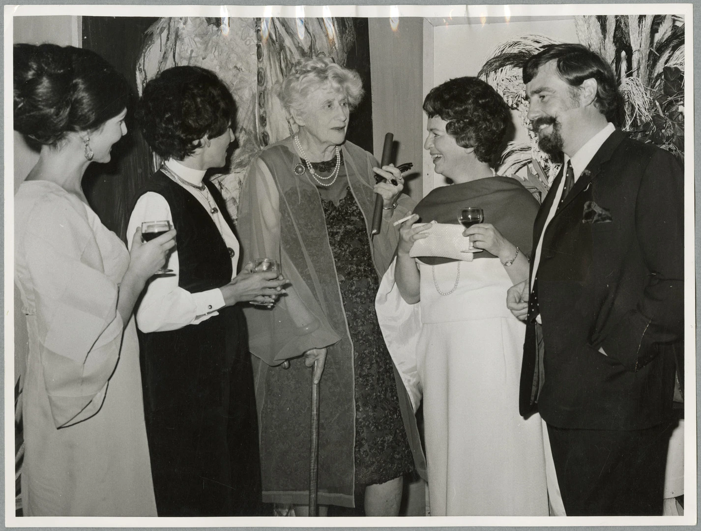 Ngaio Marsh with members of the Little Theatre Group