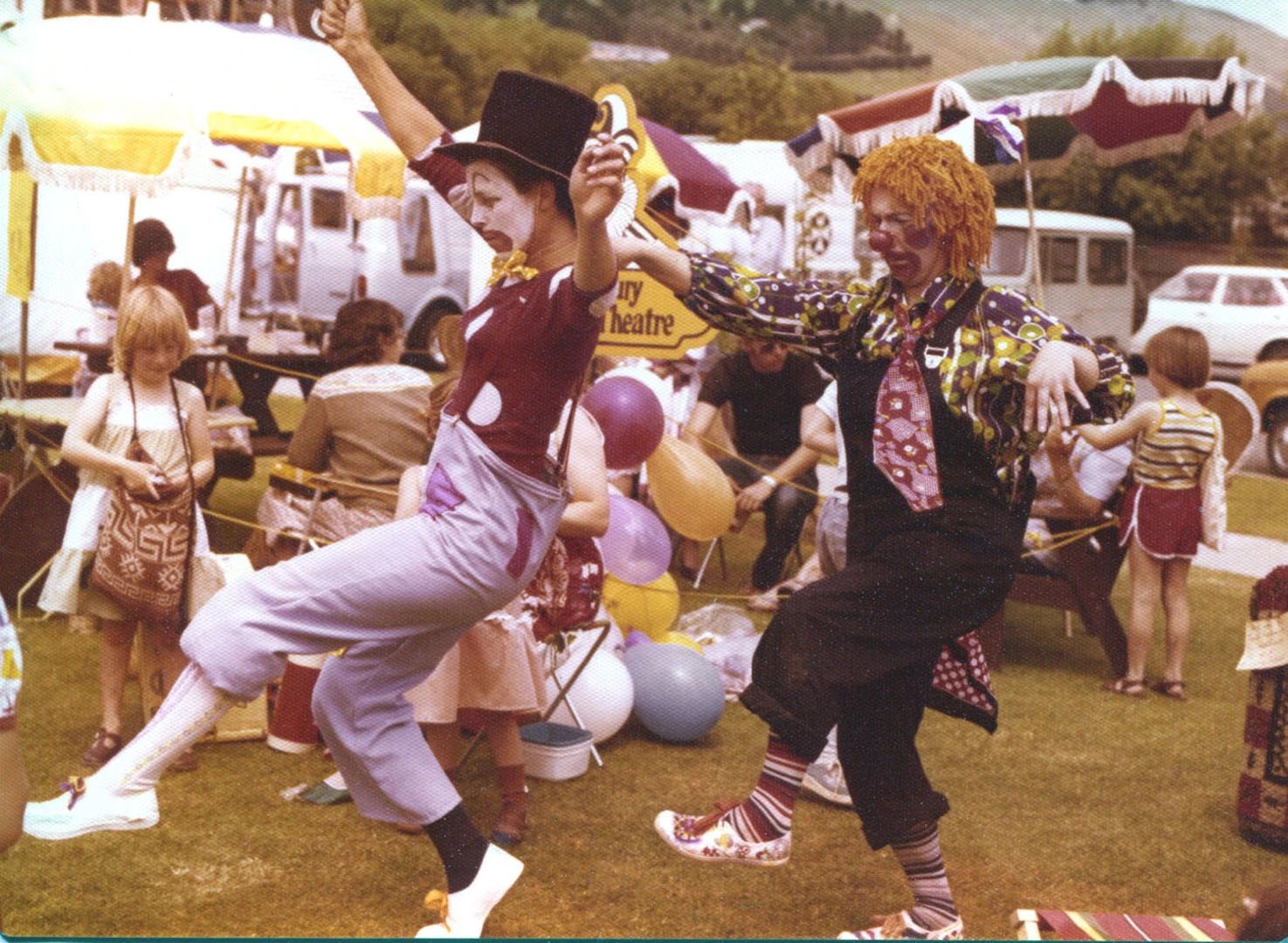 Lav (Marian Harland) and Griselda (Biddy Grant)