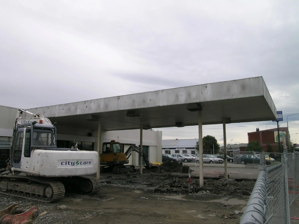 Former petrol station at 464 Ferry Road