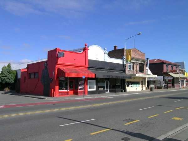 Lincoln Road and Dickens Street corner