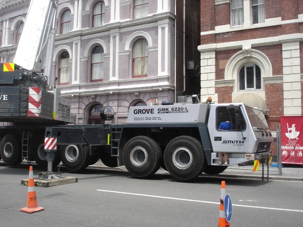 Grove GMK 6220 L on Gloucester Street