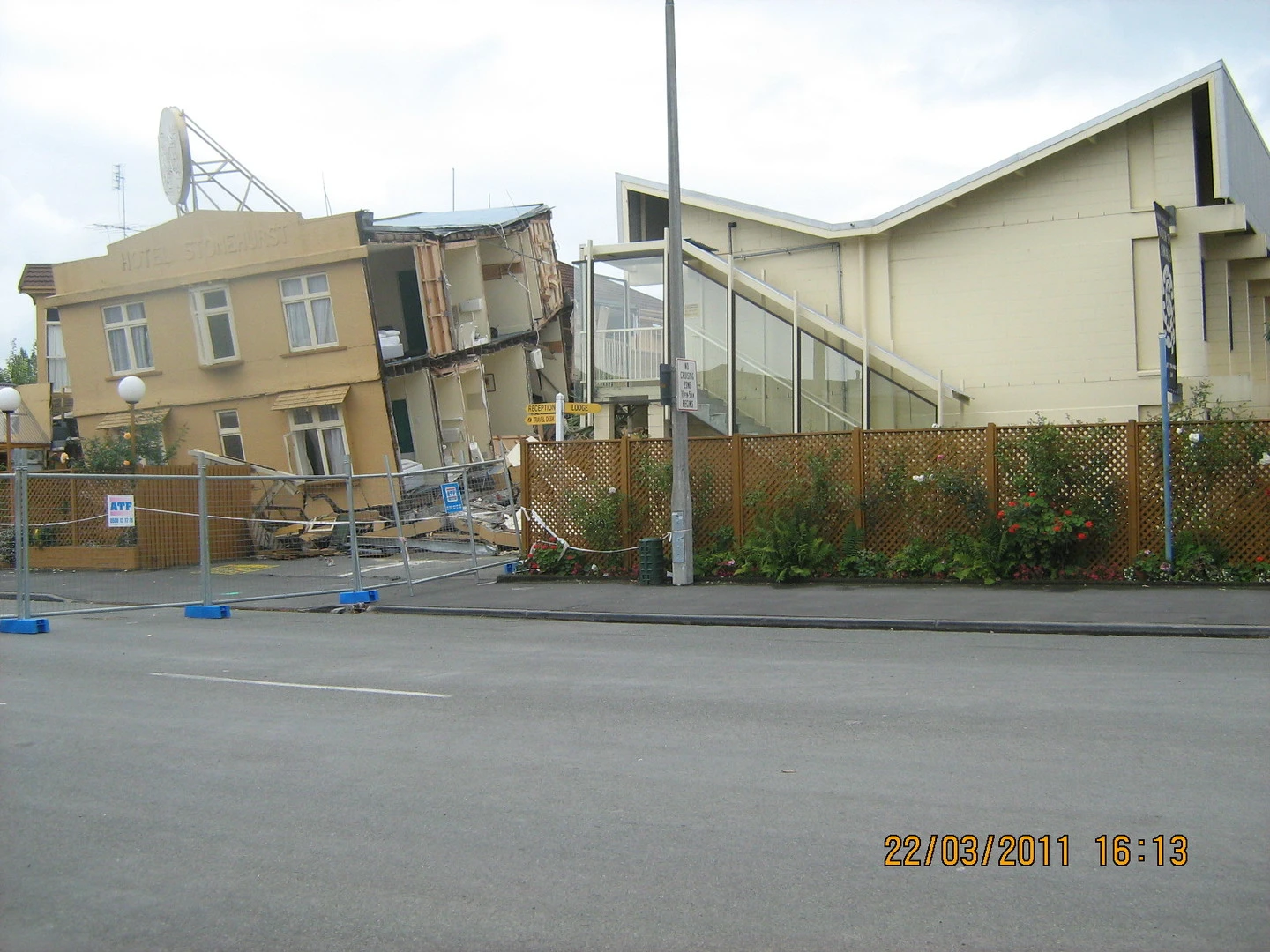 Earthquake damaged Hotel Stonehurst