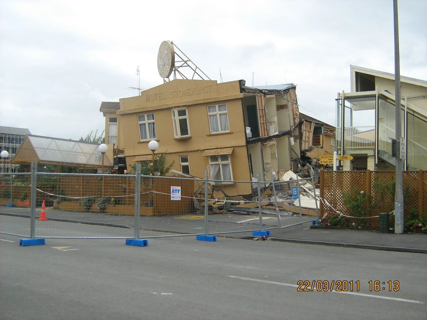 Hotel Stonehurst moved from its foundations