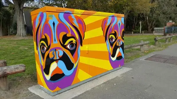 “Pug” utility box – Pages Road