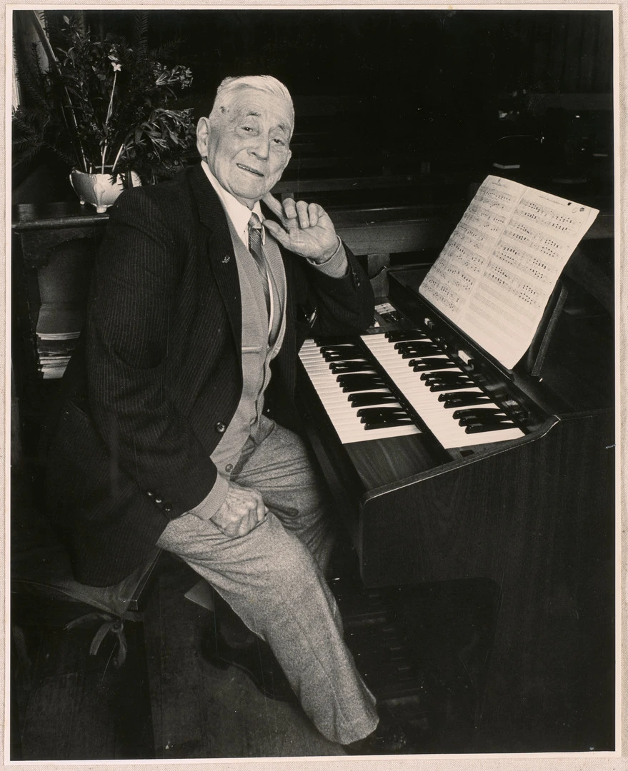 Organist Frank Miller