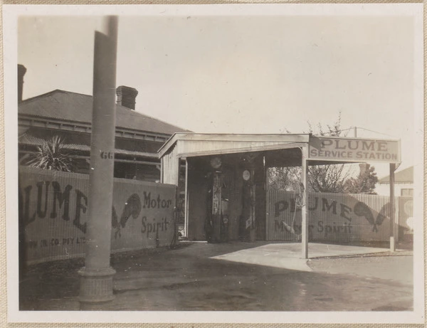 Plume Service Station