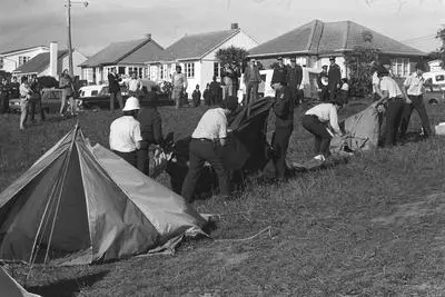 Police removing tents. Orakei Bastion Point Occupation