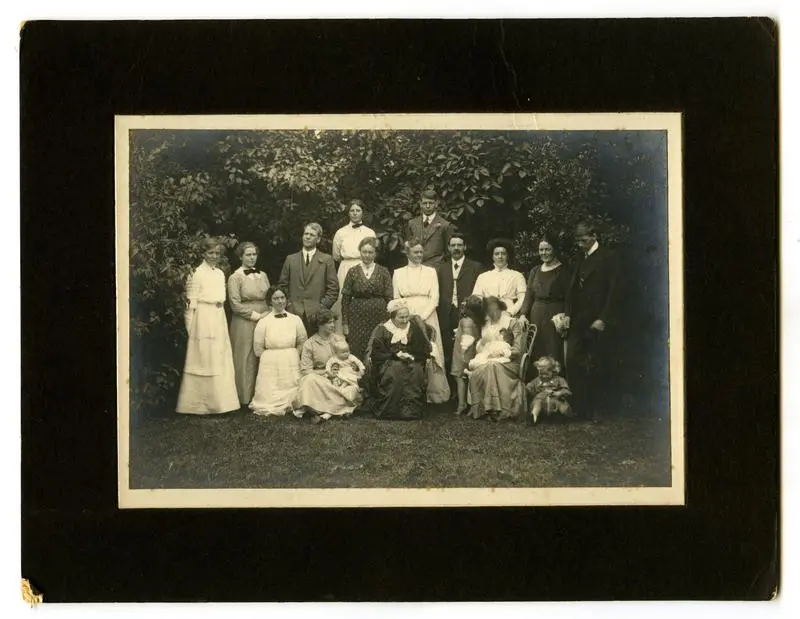 Photograph: Smith/Lovell-Smith family group at 'Aorangi', Christmas 1912