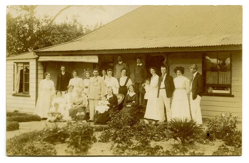 Postcard: Lovell-Smith extended family at Westcote 1908