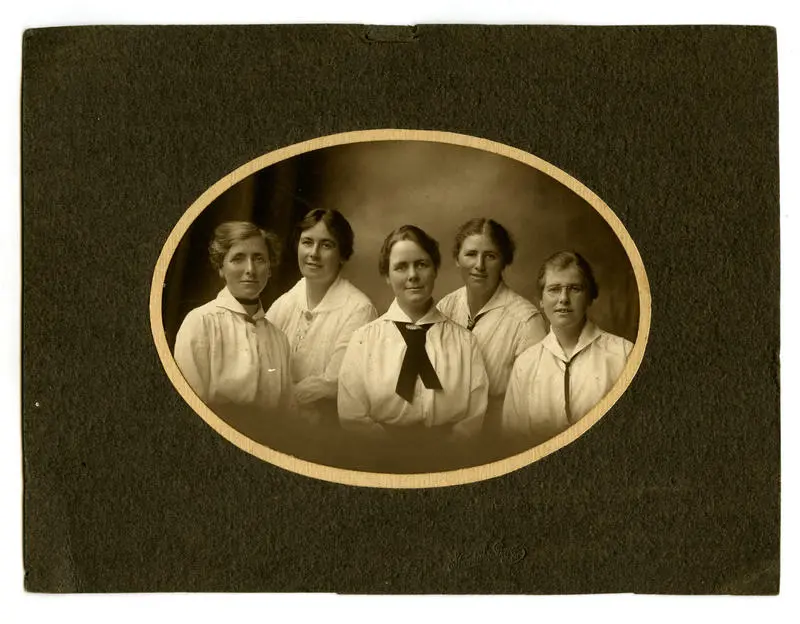 Photograph, Black and White: The five daughters of Jennie and William Lovell-Smith