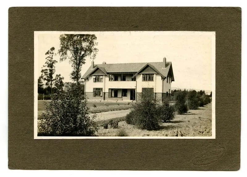 Photograph, Black and White: The Lovell-Smith home 'Midway' c 1921