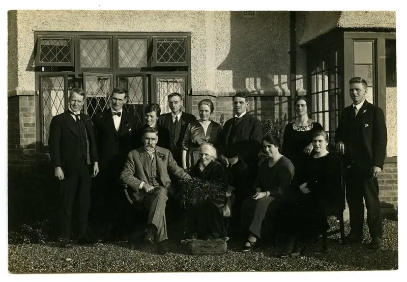 Photograph, Black and White: Jennie and Will Lovell-Smith and their ten children, 4 June 1924