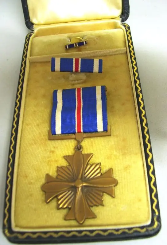 Distinguished Flying Cross (United States)  Medal with Bar and Pip