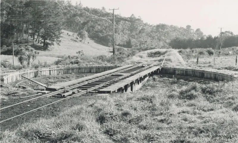 Locomotive turntable at Waitakere station, 1954