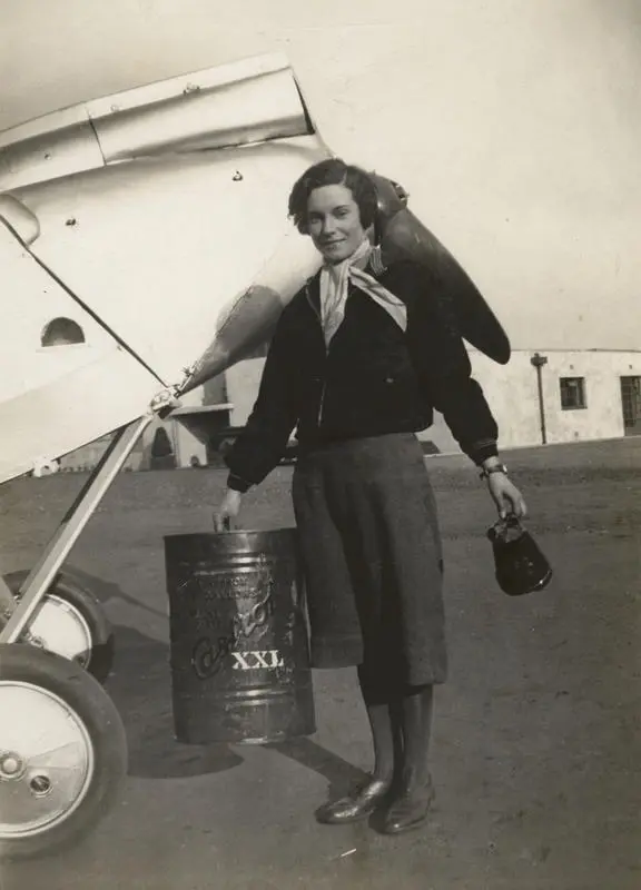 Jean Batten servicing her Gypsy Moth G-AARB in Australia with Castrol XXL oil 1934