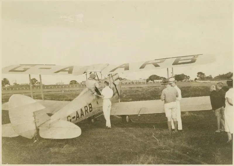 DH.60 Gipsy Moth, Jean Batten's aircraft ready for the continuation of flight from Bourke  to Sydney